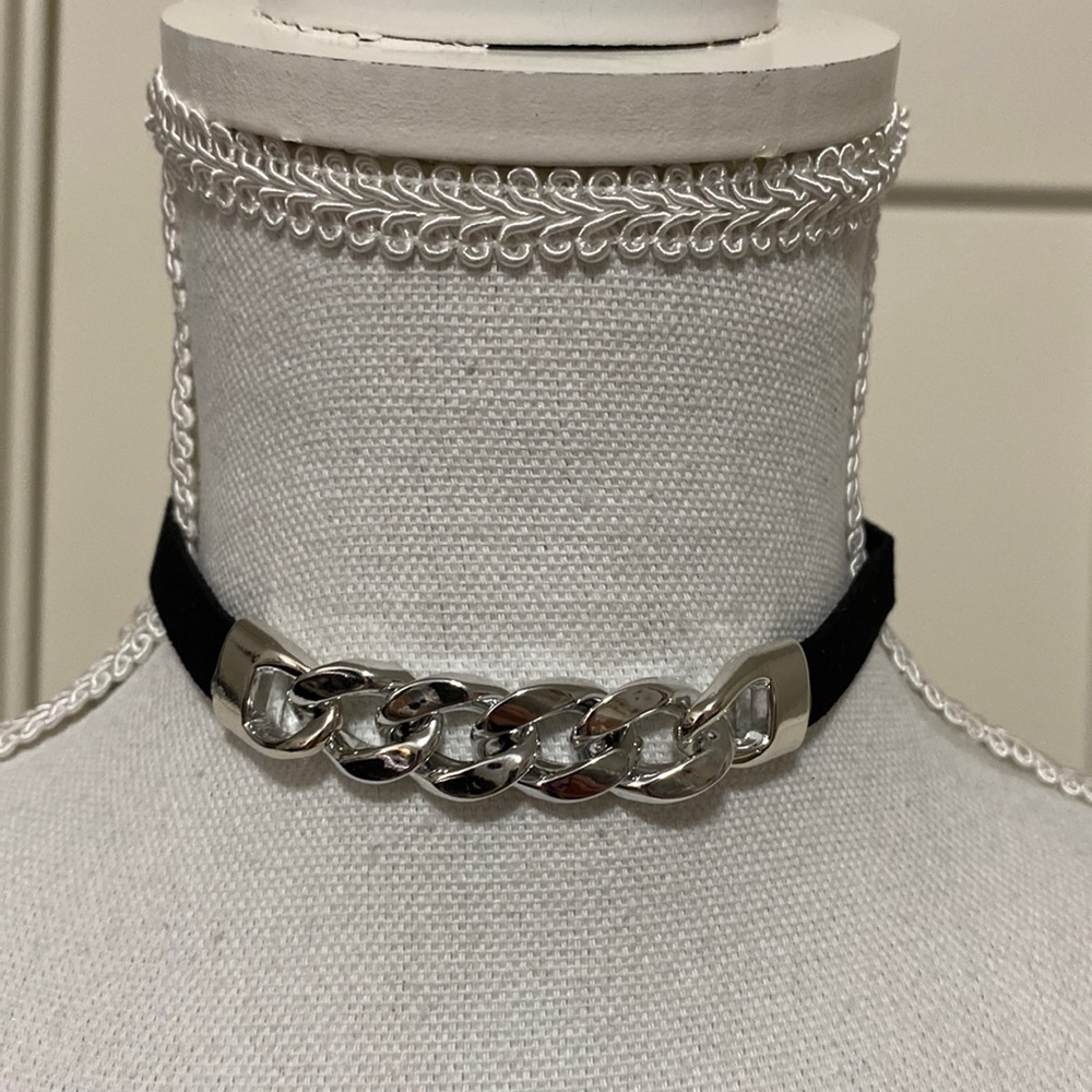 NWT Ardene Black & Silver Tone Chain Choker!!